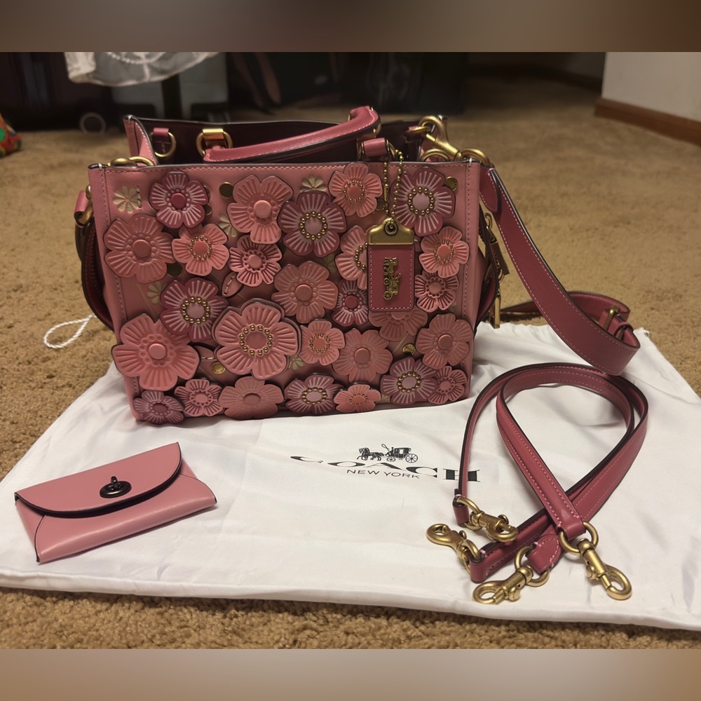 Coach Rogue 25 Bubblegum Tea Rose